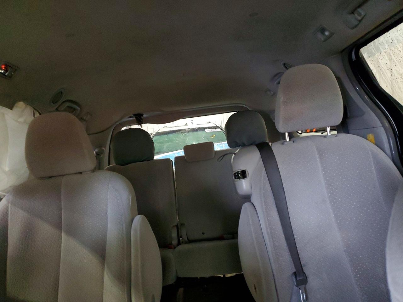 2014 TOYOTA SIENNA LE 8-PASSENGER photo 10