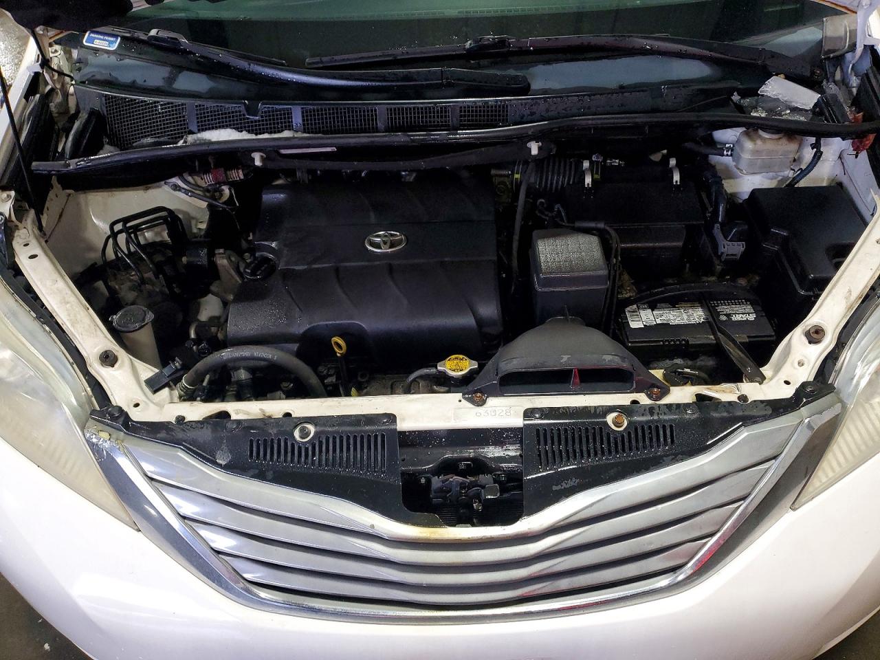2014 TOYOTA SIENNA LE 8-PASSENGER photo 12