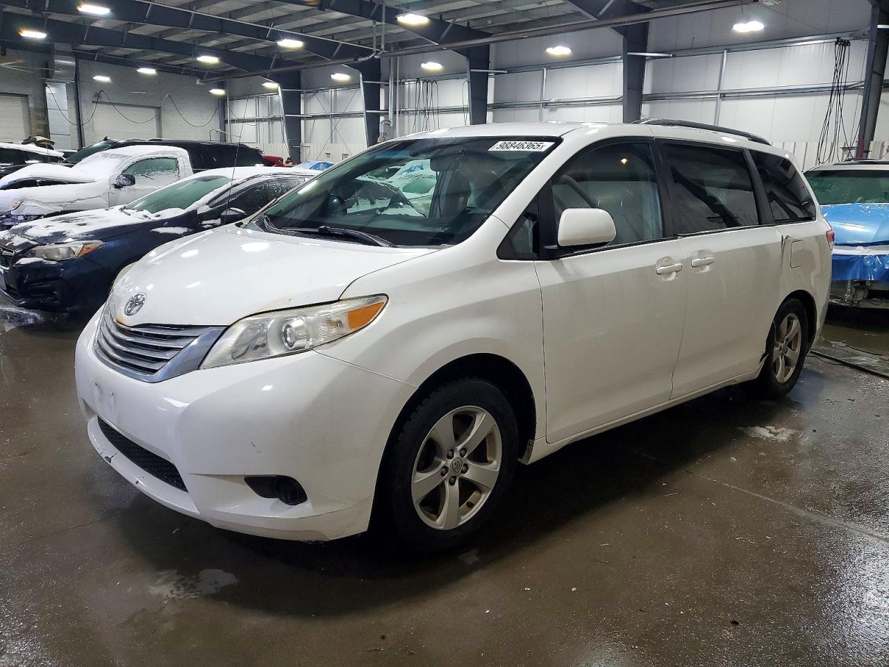 2014 TOYOTA SIENNA