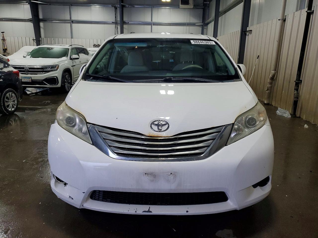2014 TOYOTA SIENNA LE 8-PASSENGER photo 5
