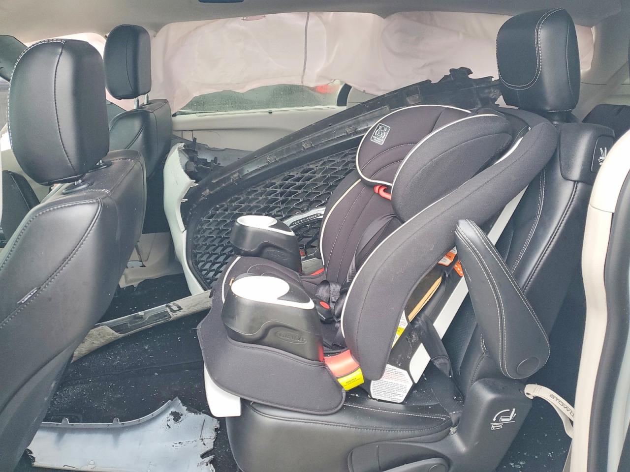 2023 CHRYSLER PACIFICA TOURING L photo 11