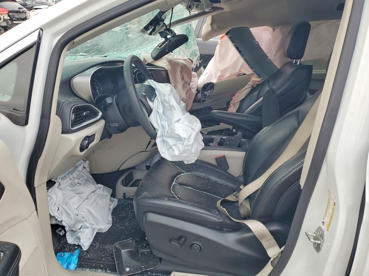 2023 CHRYSLER PACIFICA TOURING L photo 7