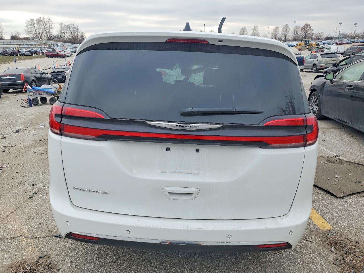 2023 CHRYSLER PACIFICA TOURING L photo 6