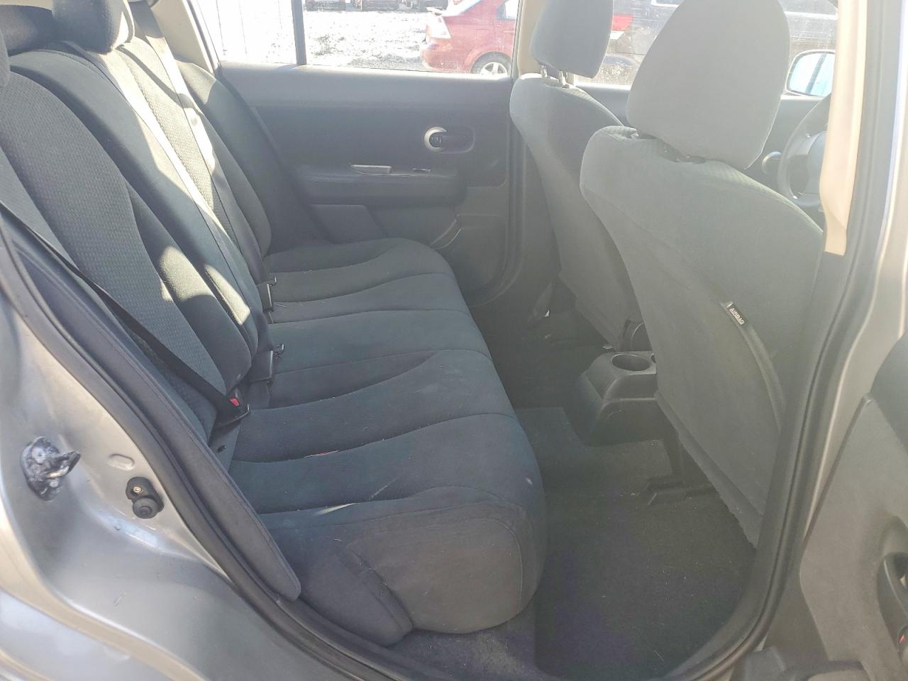 2011 NISSAN VERSA S photo 19