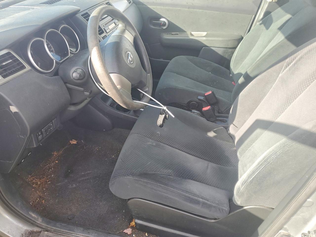 2011 NISSAN VERSA S photo 13