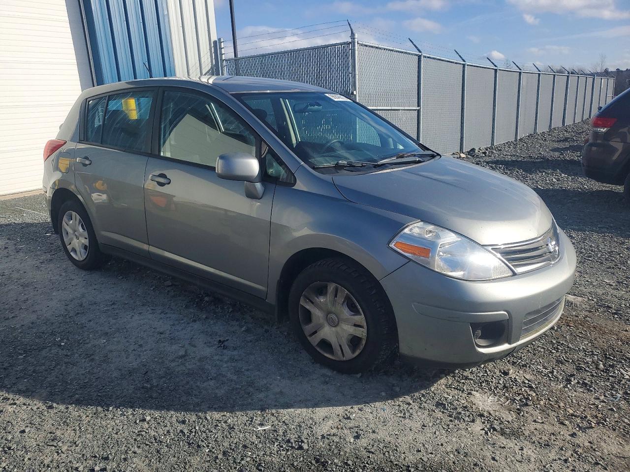 2011 NISSAN VERSA S photo 7