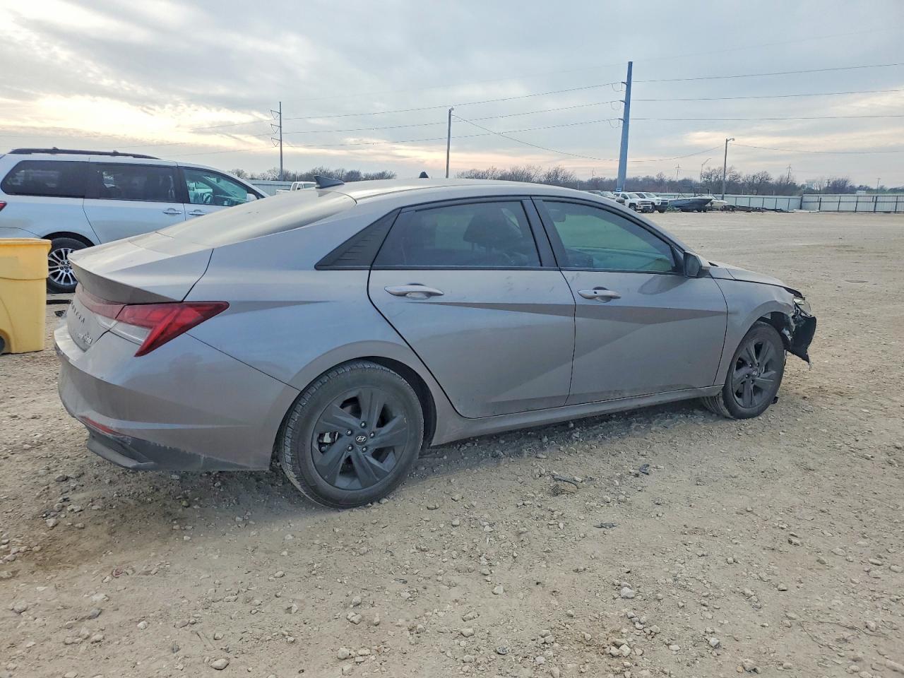 2023 HYUNDAI ELANTRA BLUE photo 3