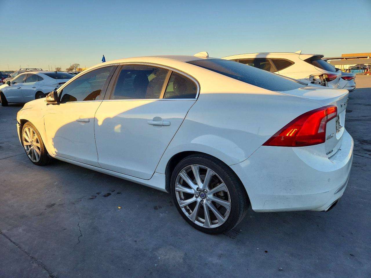 2017 VOLVO S60 photo 2