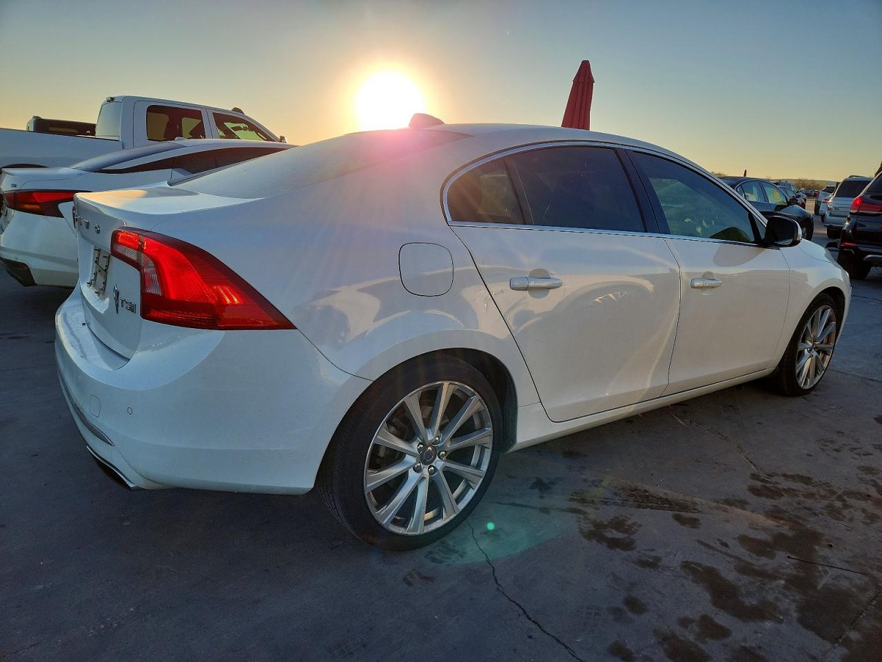 2017 VOLVO S60 photo 3
