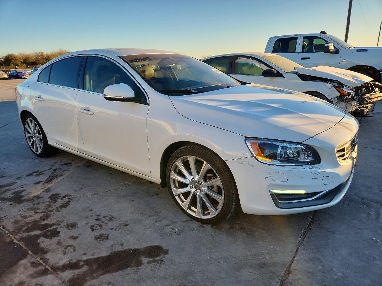 2017 VOLVO S60 photo 4