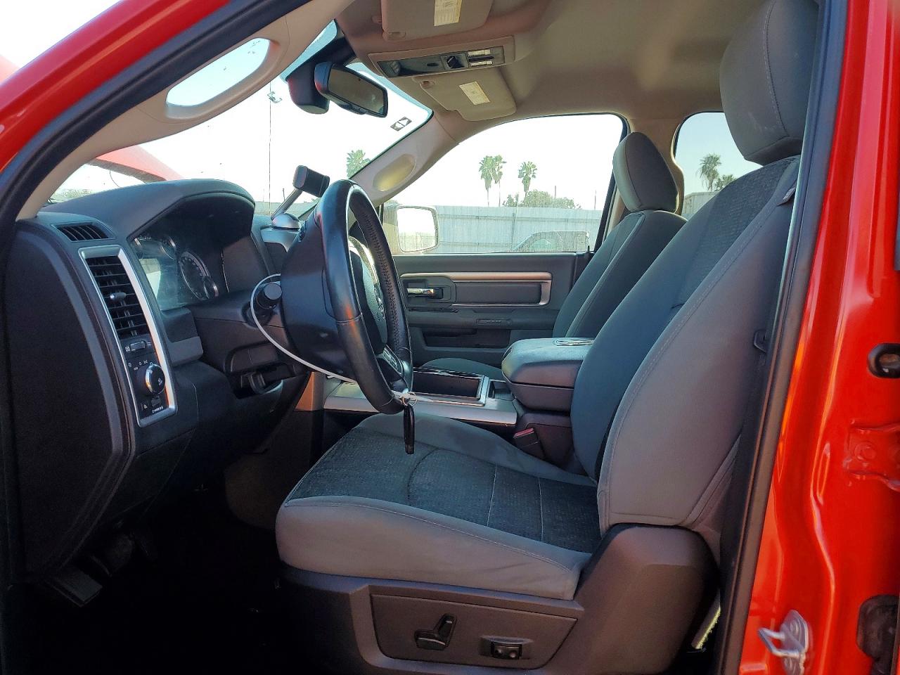 2015 RAM 1500 SLT photo 13