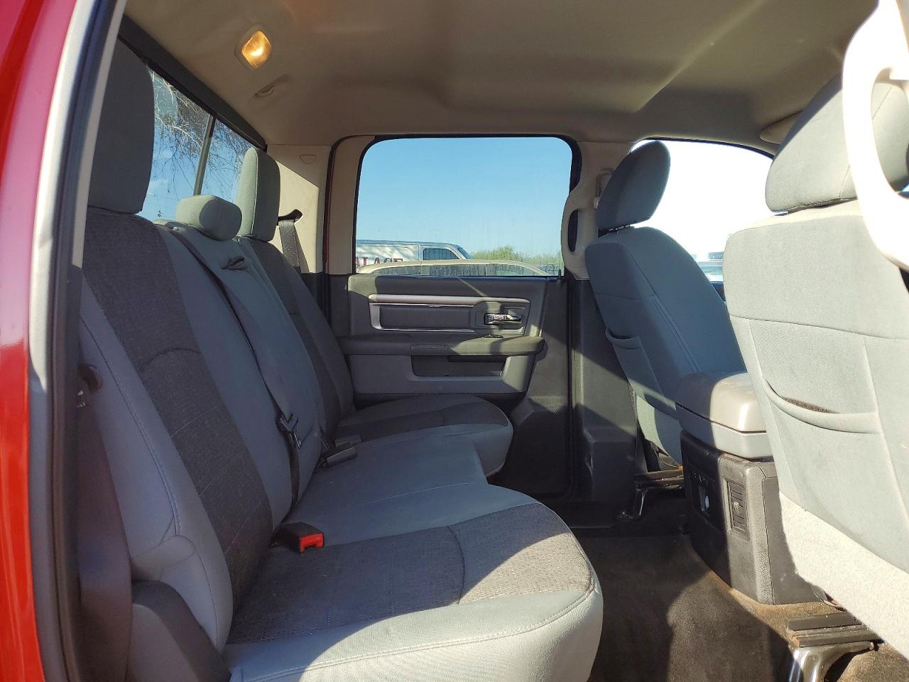 2015 RAM 1500 SLT photo 19
