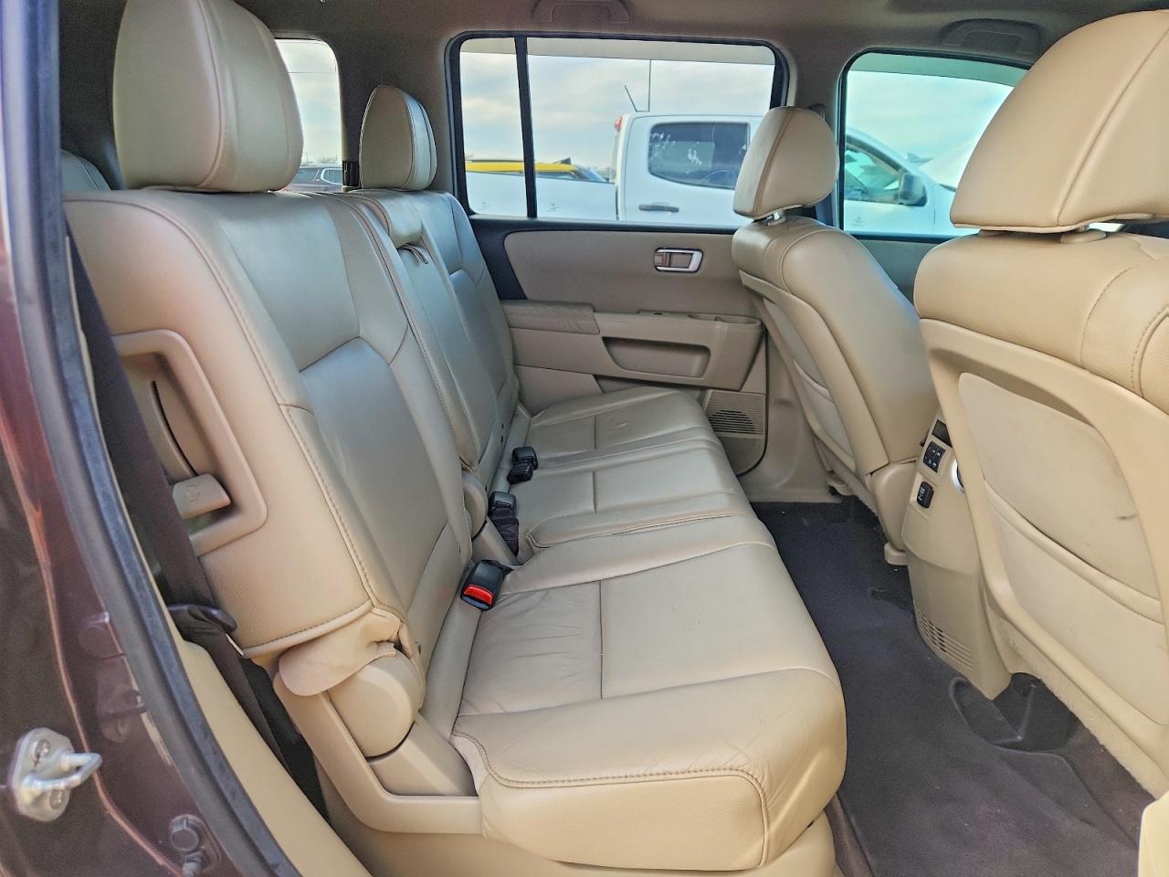 2012 HONDA PILOT EXLN photo 19