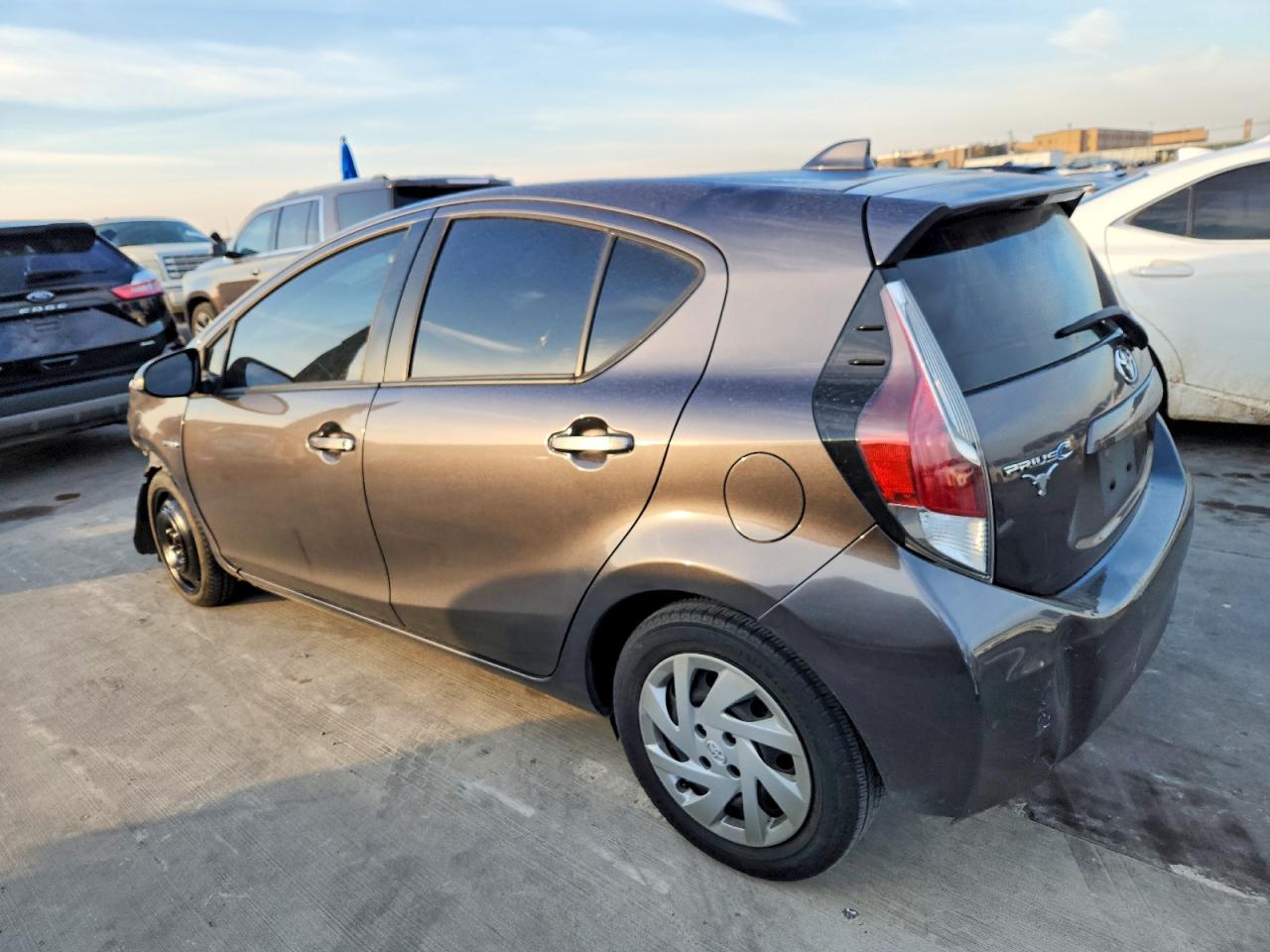 2015 TOYOTA PRIUS photo 2