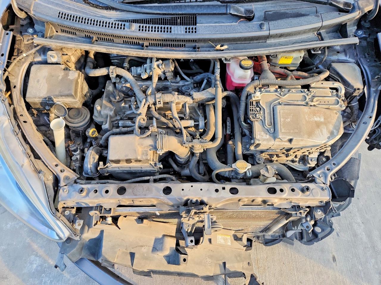 2015 TOYOTA PRIUS photo 11