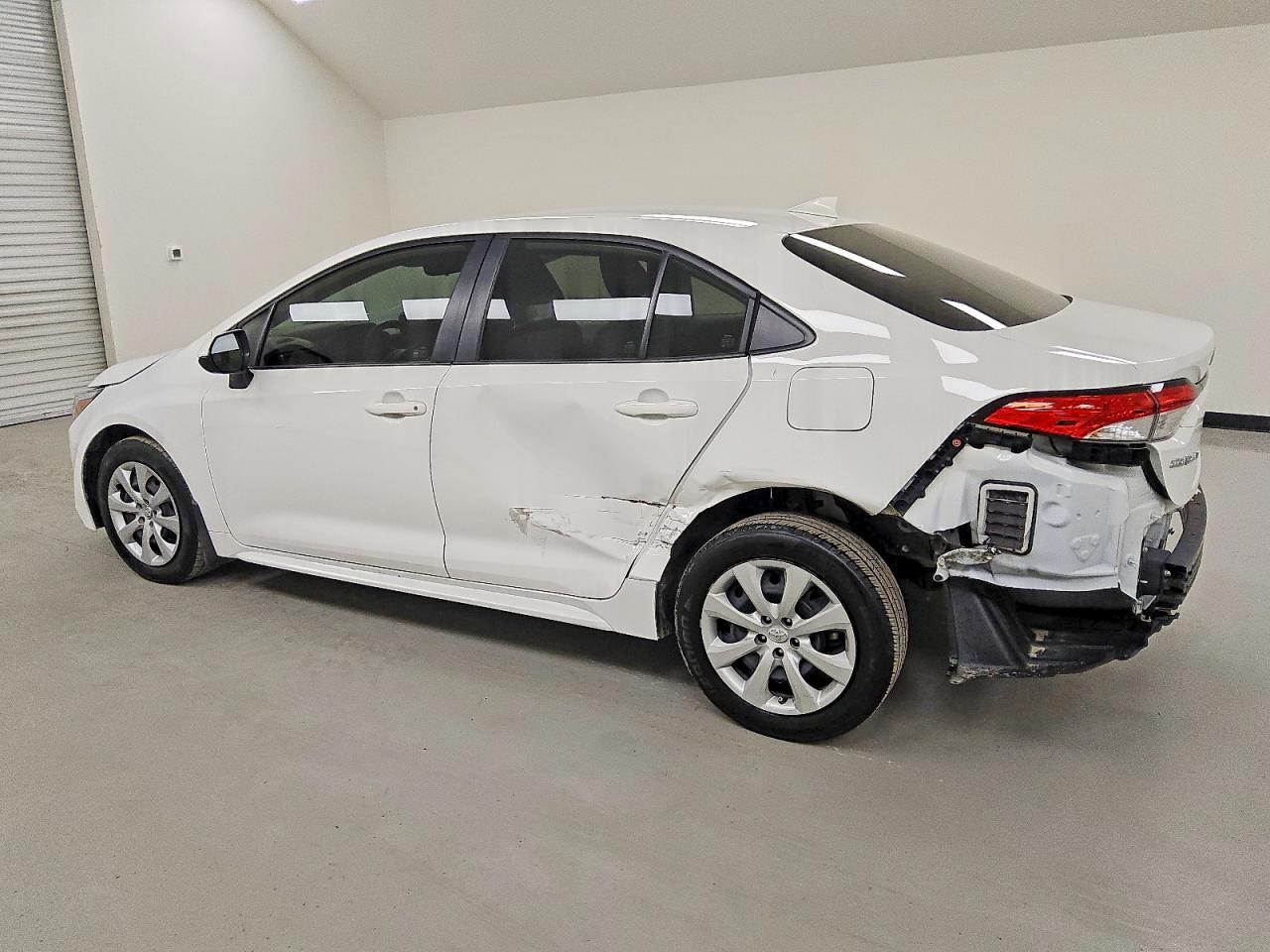 2025 TOYOTA COROLLA LE photo 3