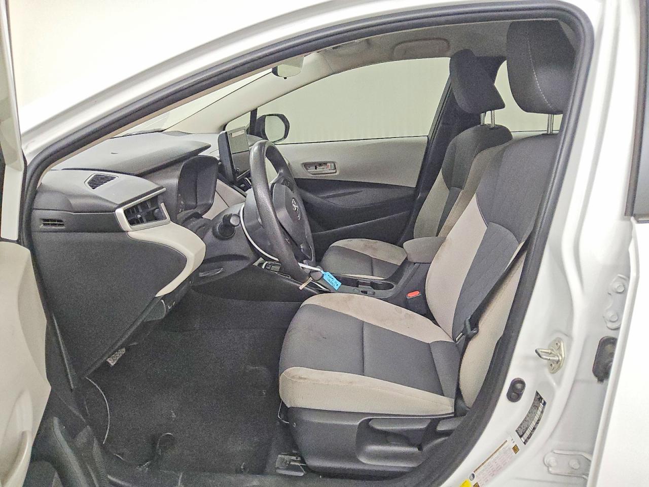 2025 TOYOTA COROLLA LE photo 13