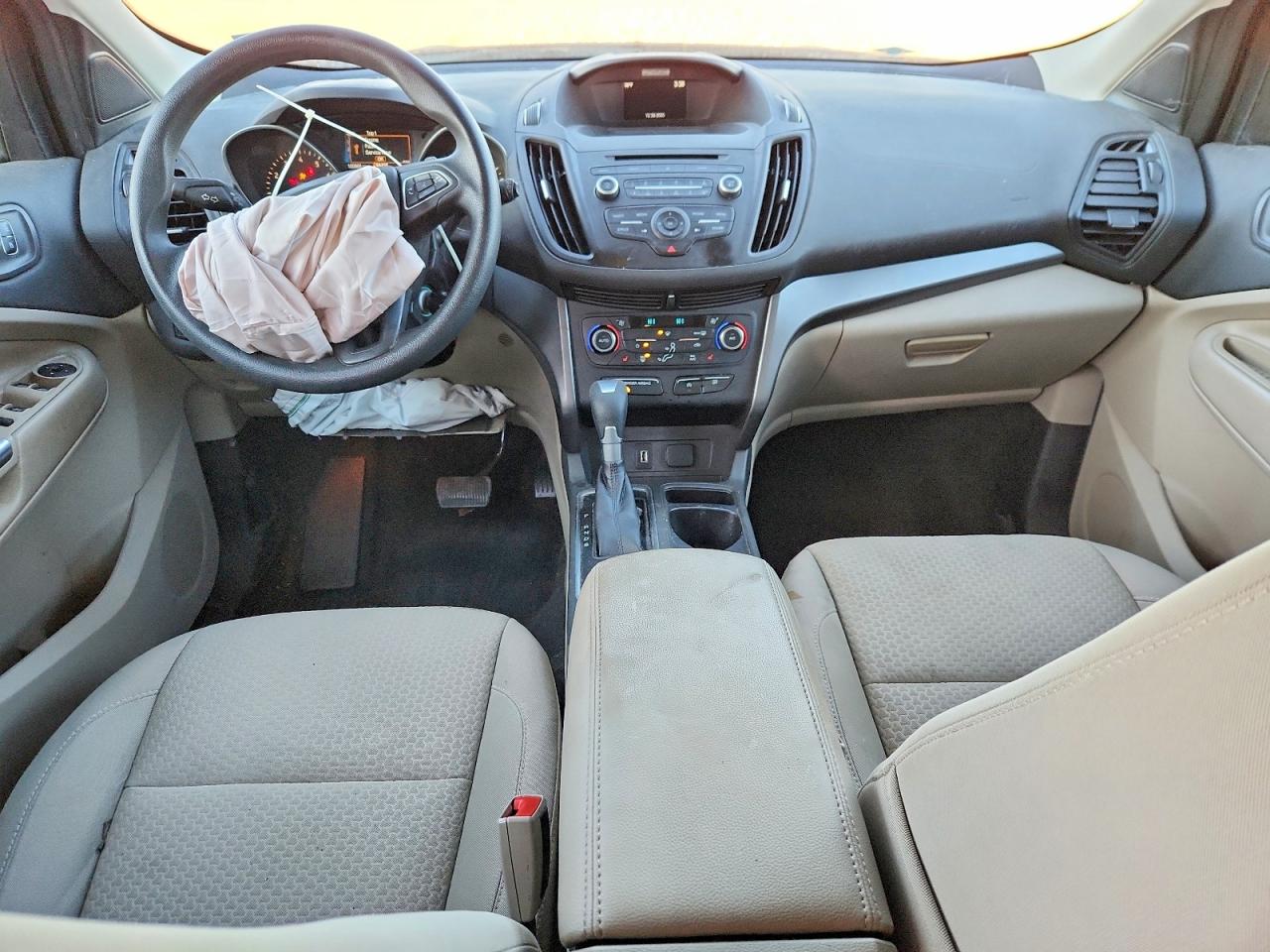 2017 FORD ESCAPE SE photo 8