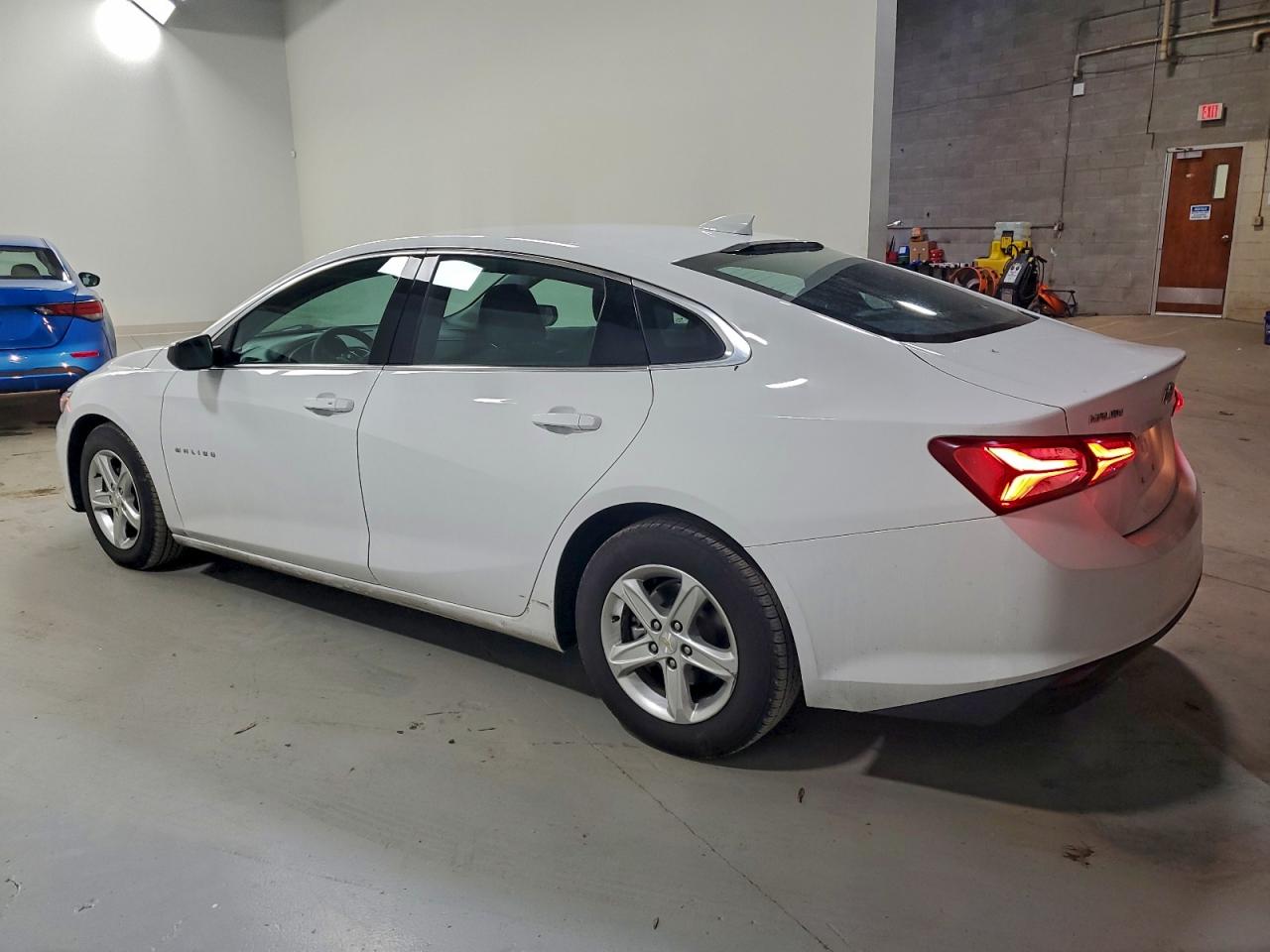 2022 CHEVROLET MALIBU LT photo 2
