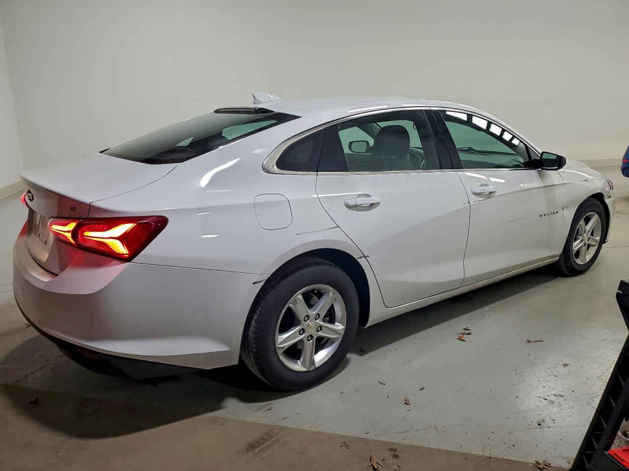 2022 CHEVROLET MALIBU LT photo 3