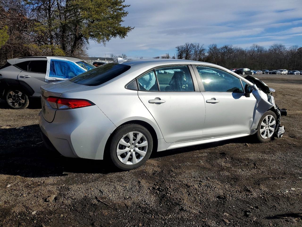2024 TOYOTA COROLLA LE photo 3