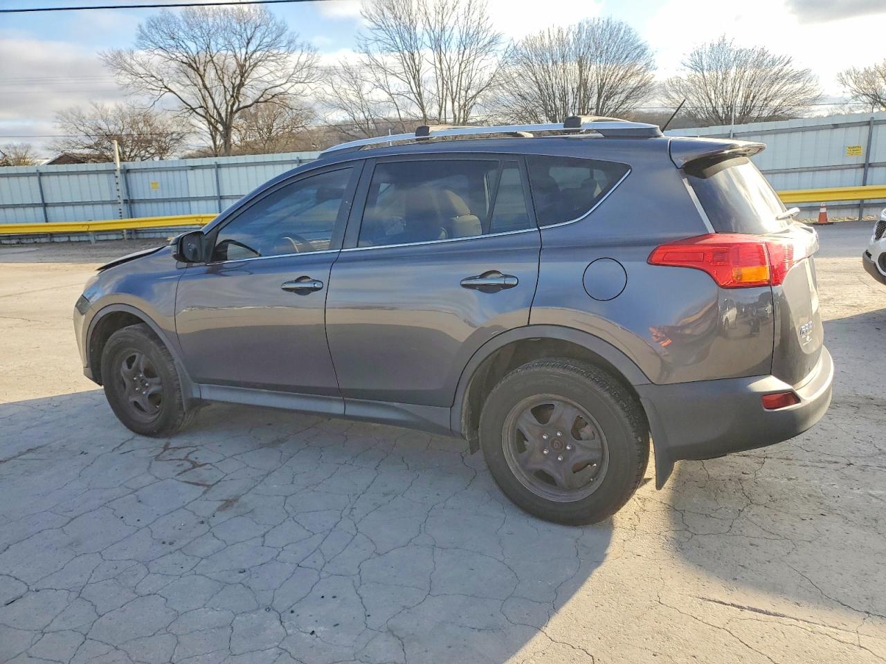 2015 TOYOTA RAV4 LE photo 4