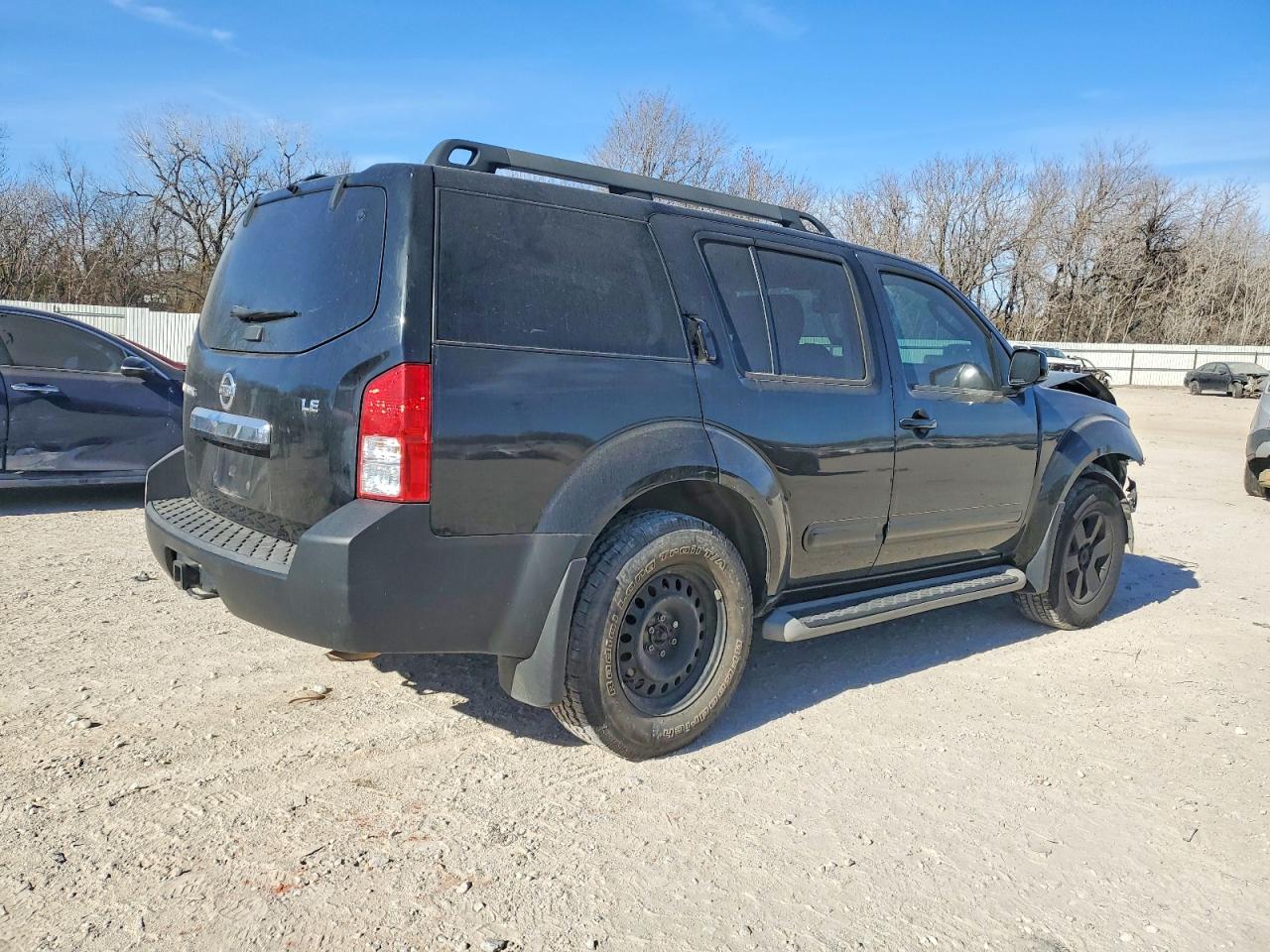 2011 NISSAN PATHFINDER S photo 5