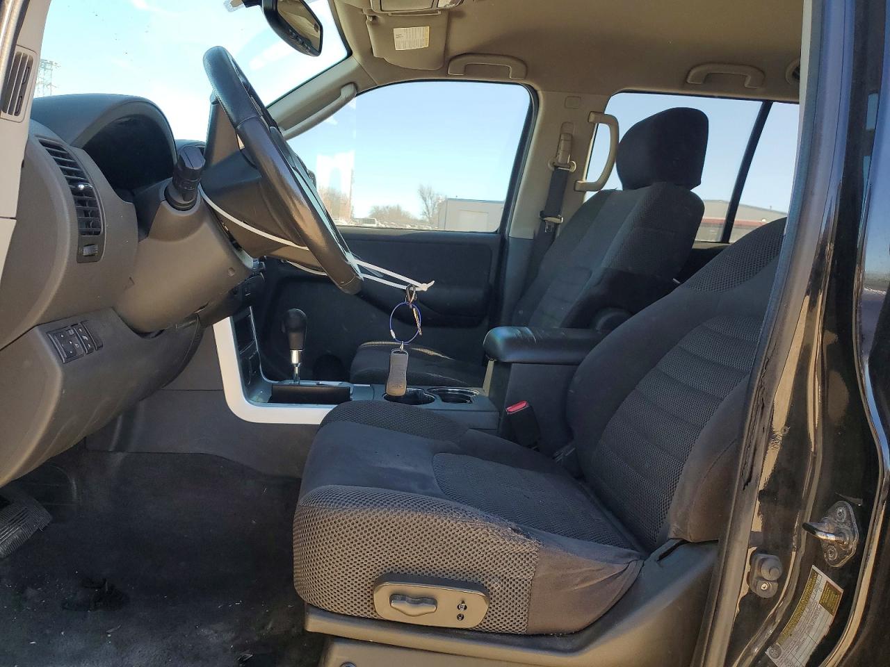 2011 NISSAN PATHFINDER S photo 13