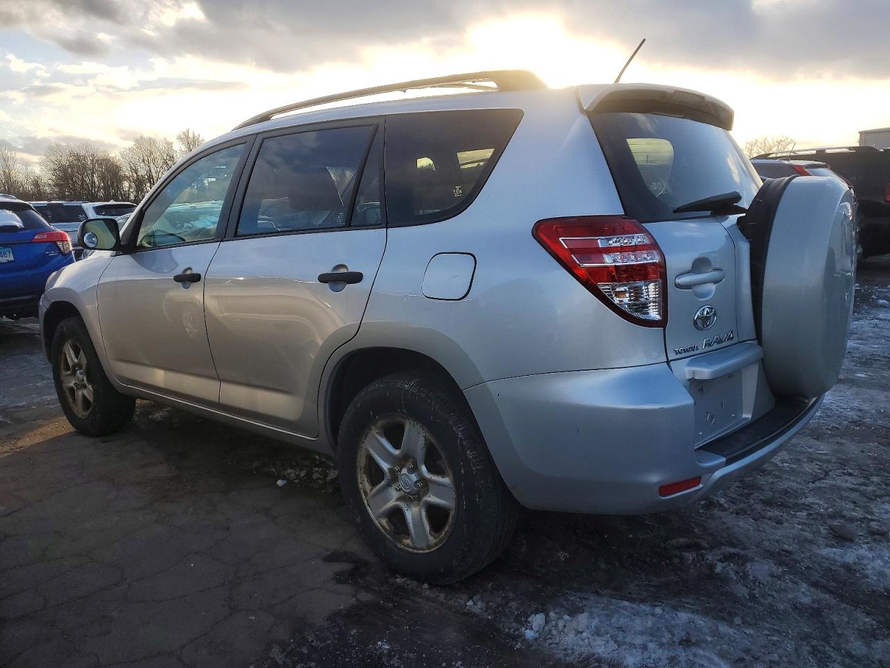 2010 TOYOTA RAV4 photo 2