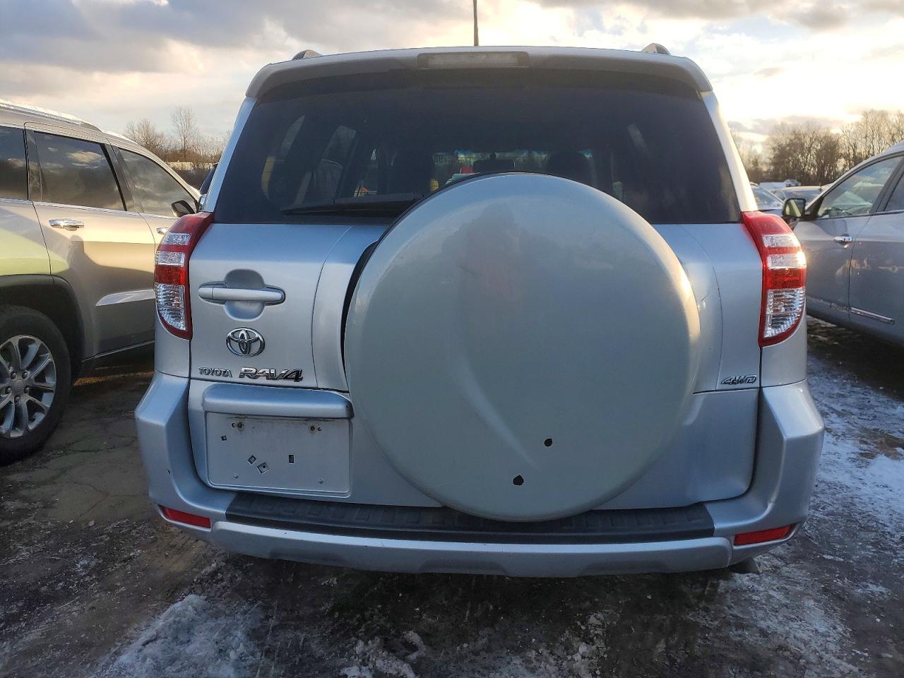 2010 TOYOTA RAV4 photo 6