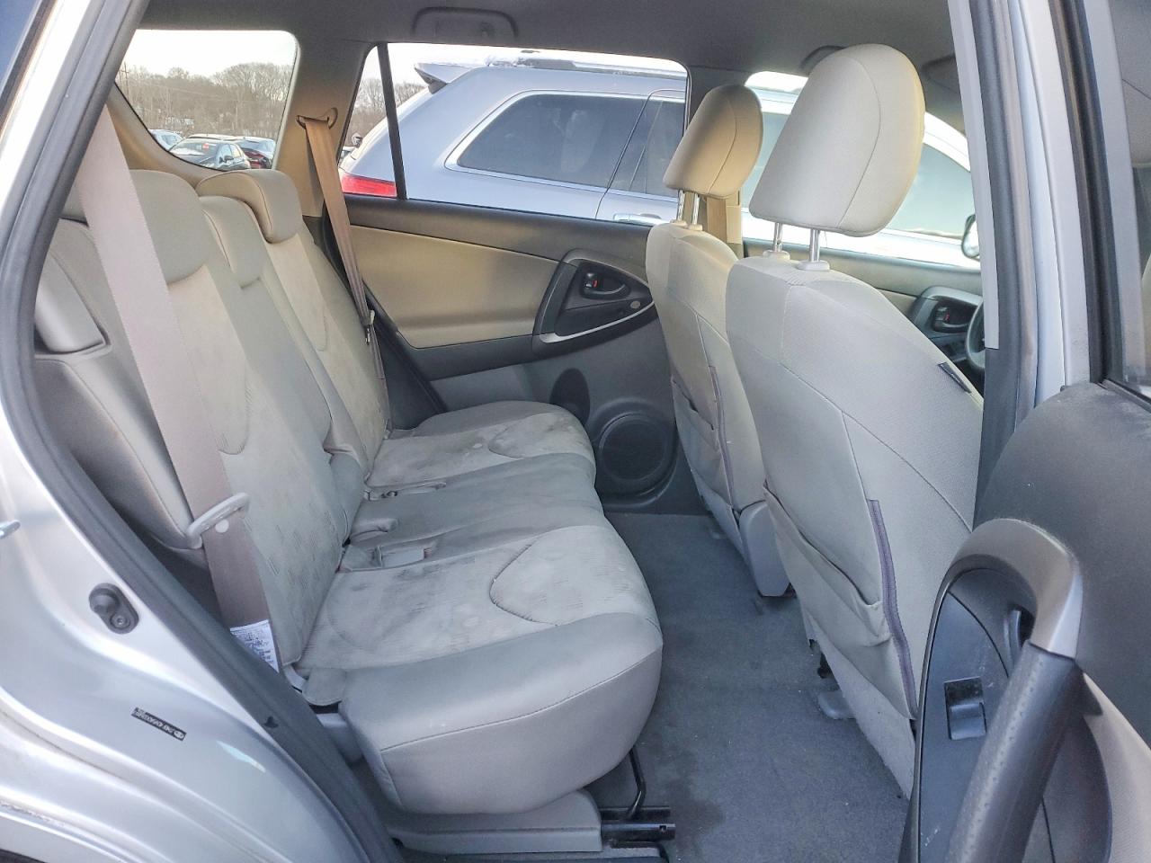 2010 TOYOTA RAV4 photo 11