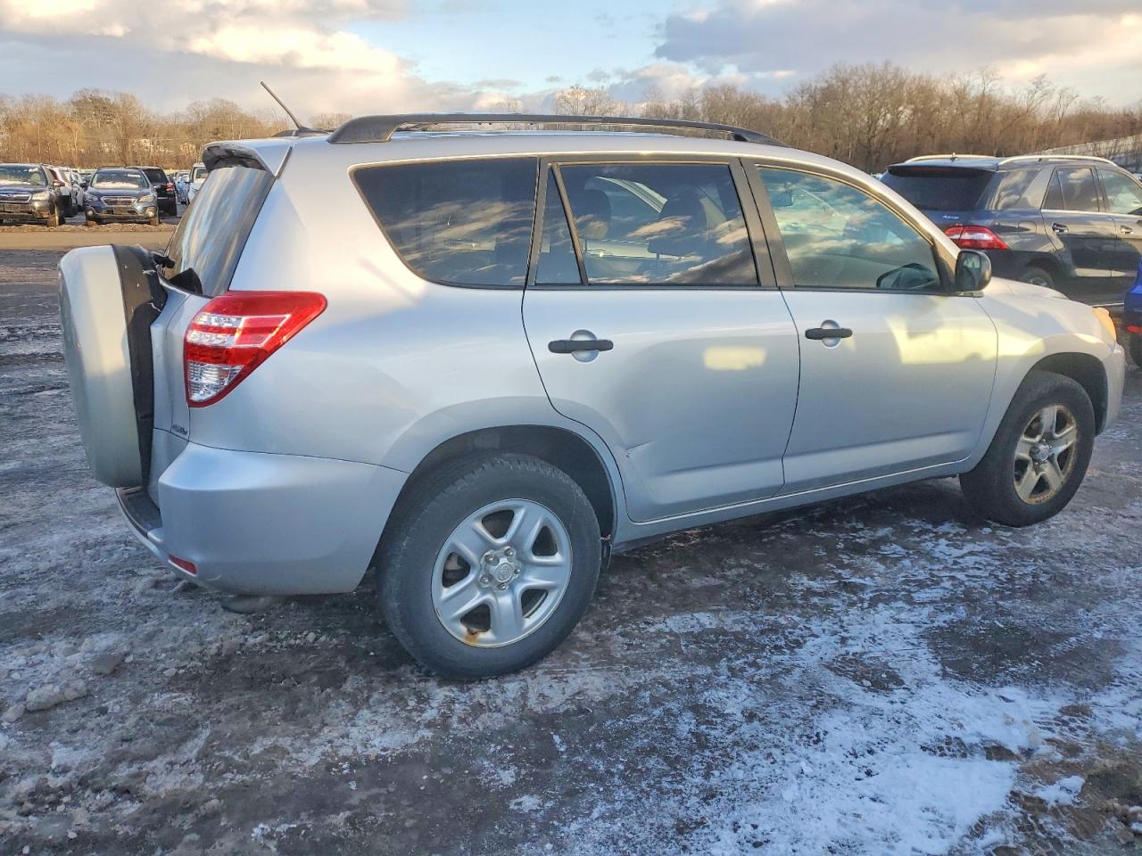 2010 TOYOTA RAV4 photo 3