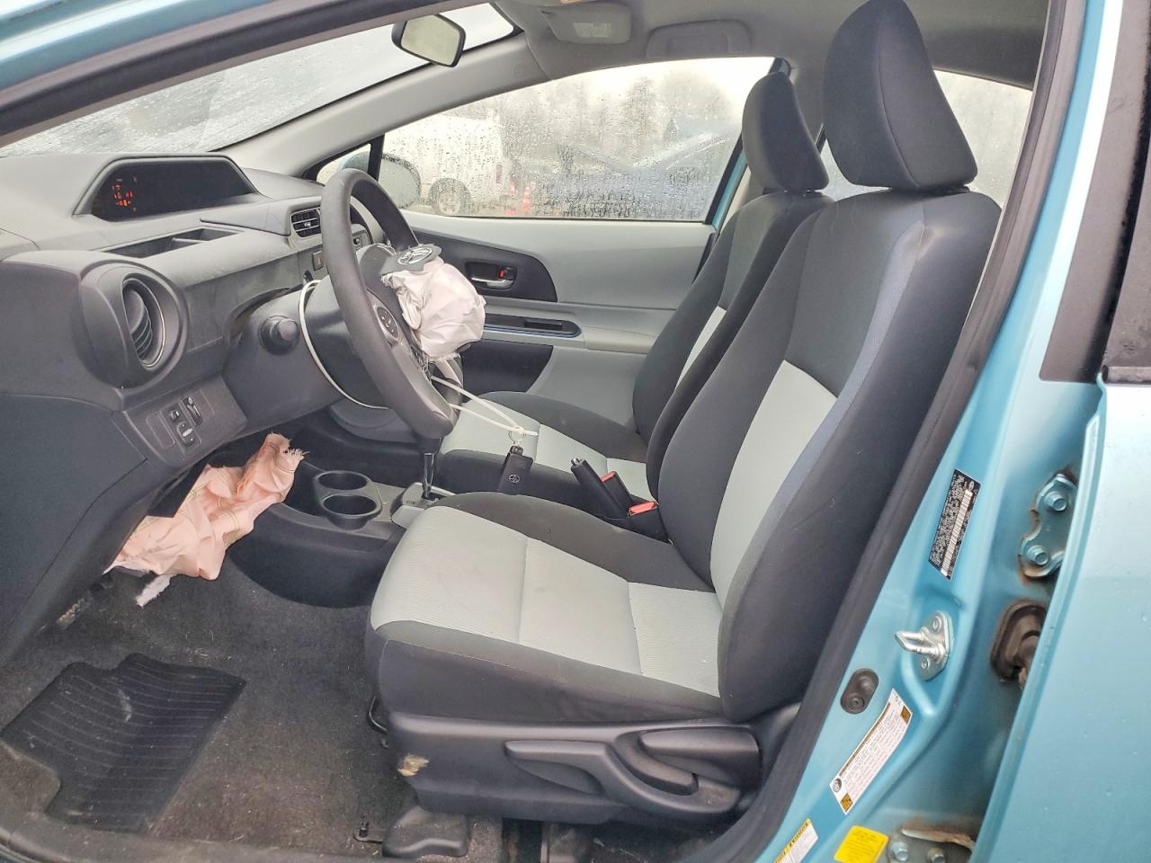 2013 TOYOTA PRIUS C photo 13