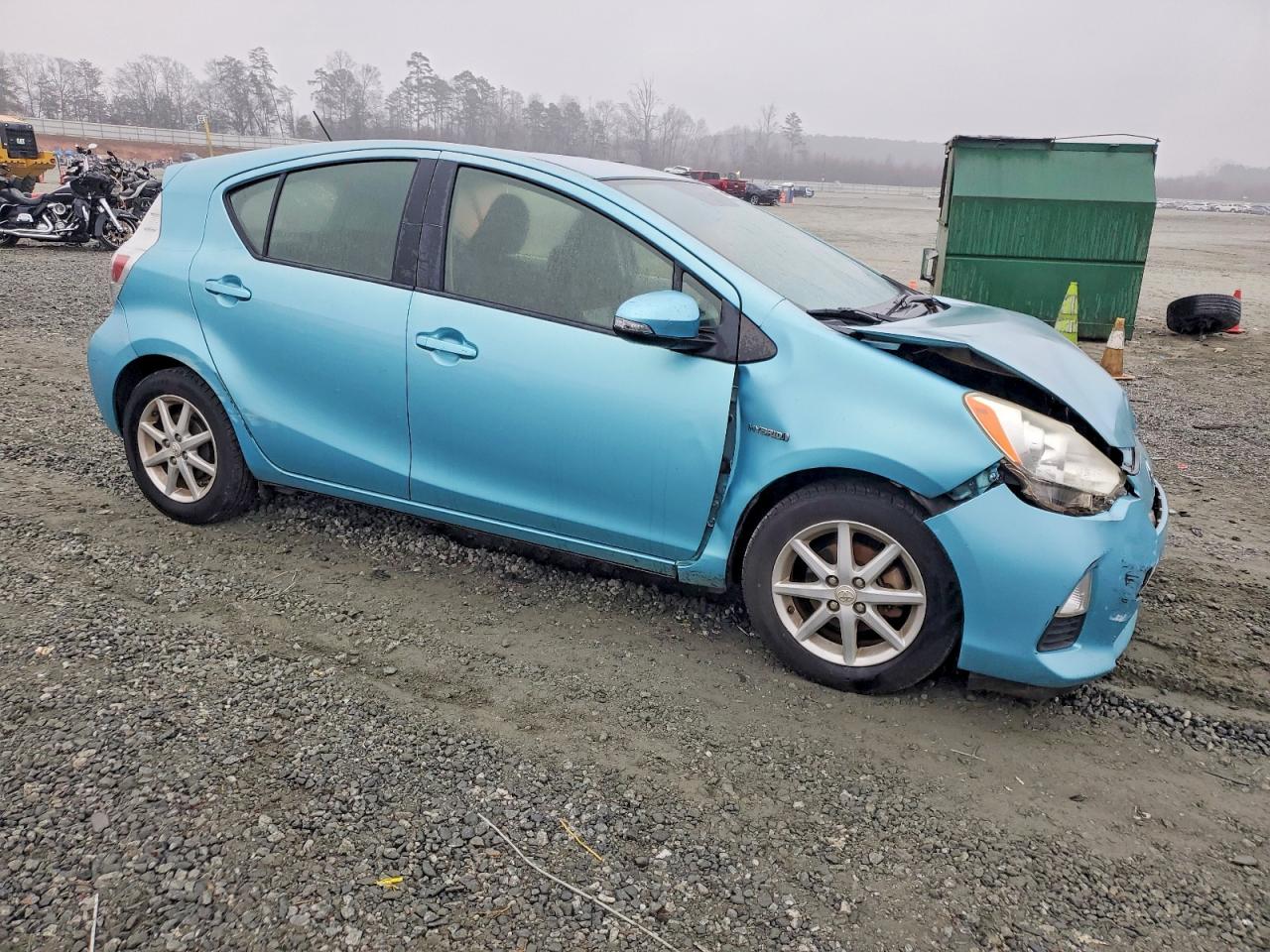 2013 TOYOTA PRIUS C photo 7