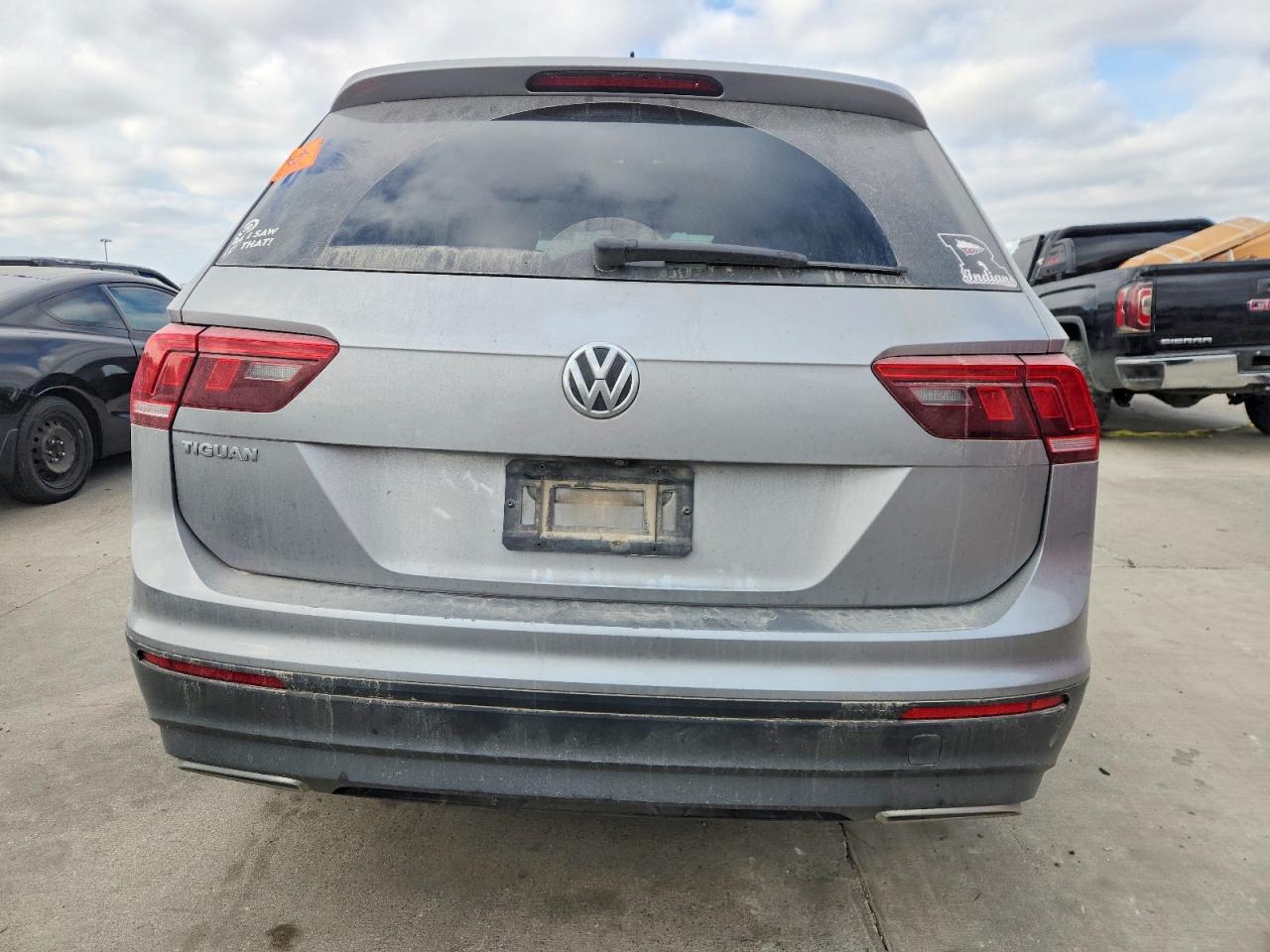 2020 VOLKSWAGEN TIGUAN S photo 6