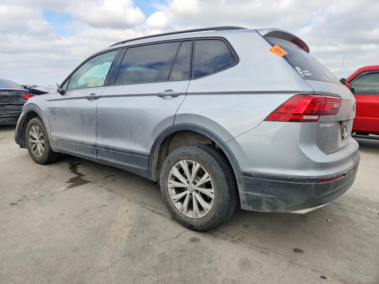 2020 VOLKSWAGEN TIGUAN S photo 2