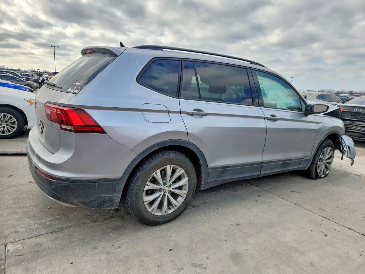 2020 VOLKSWAGEN TIGUAN S photo 3