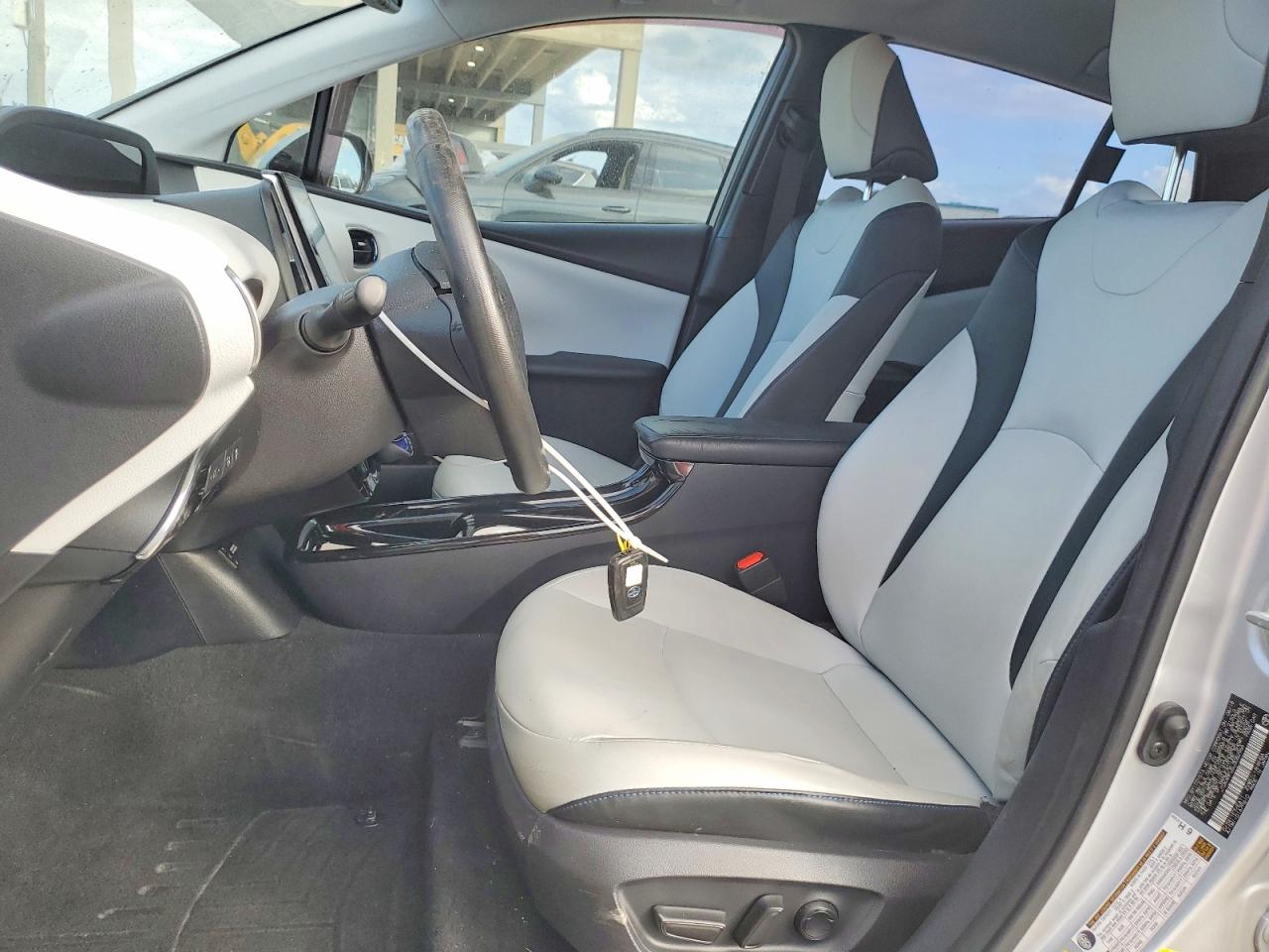 2018 TOYOTA PRIUS photo 7