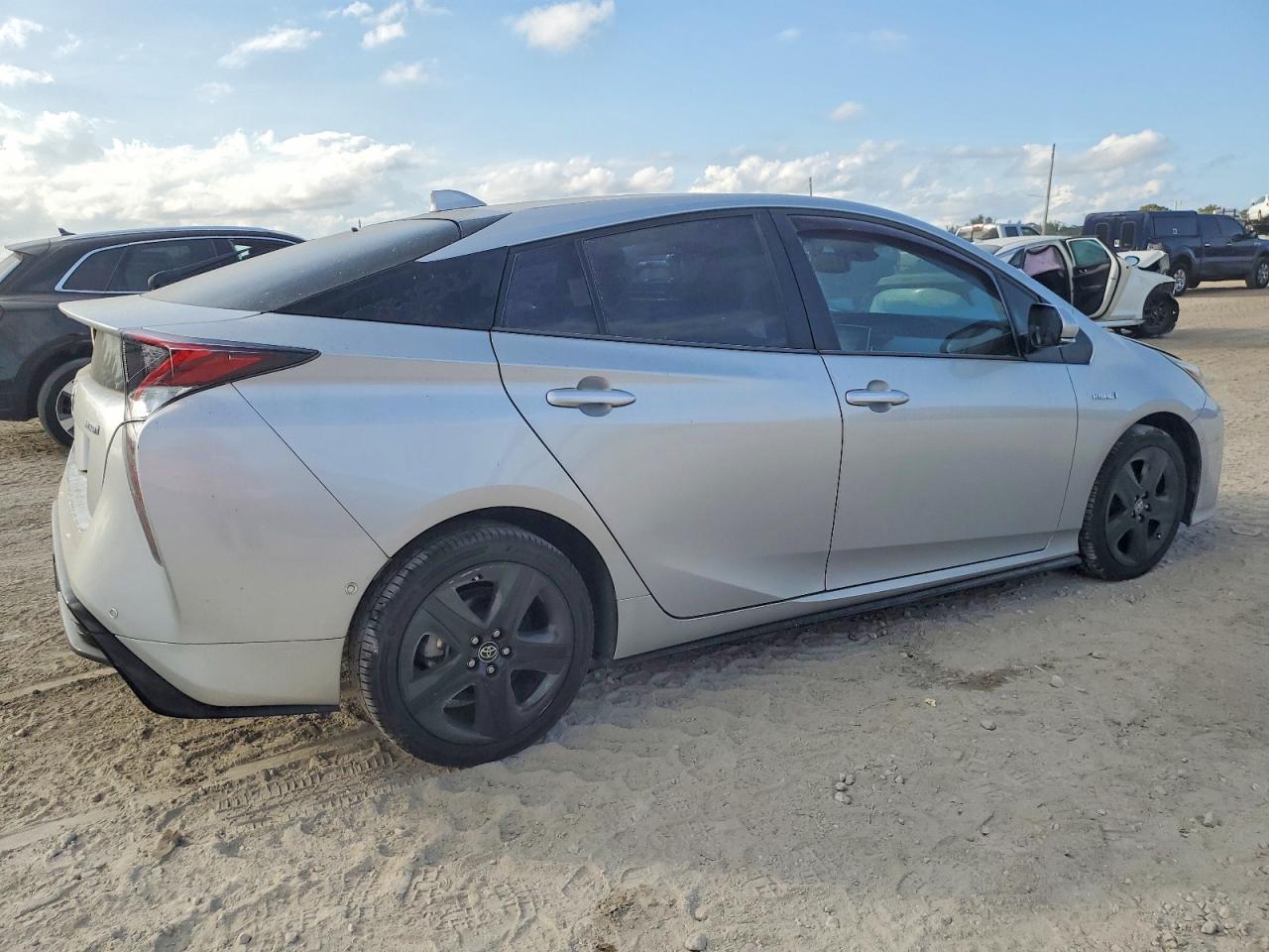 2018 TOYOTA PRIUS photo 3