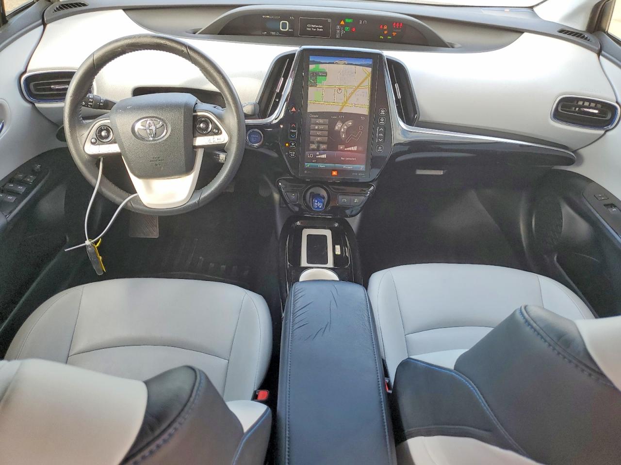 2018 TOYOTA PRIUS photo 8