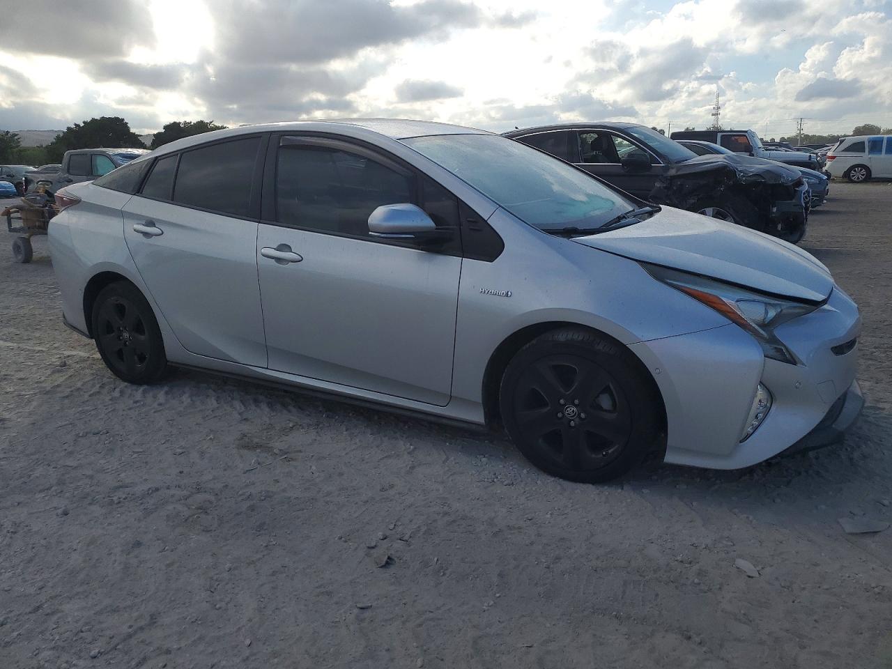2018 TOYOTA PRIUS photo 4
