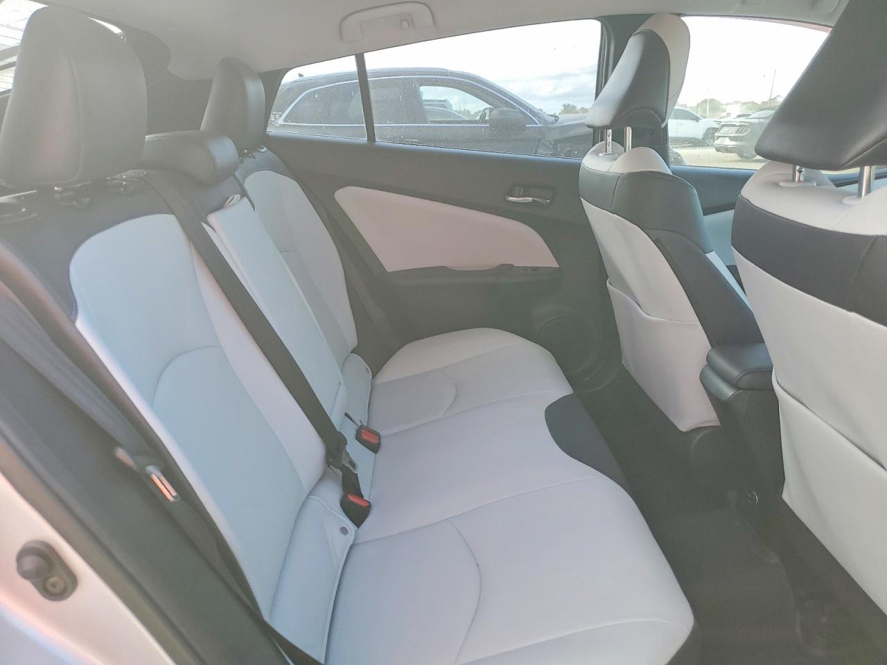 2018 TOYOTA PRIUS photo 10