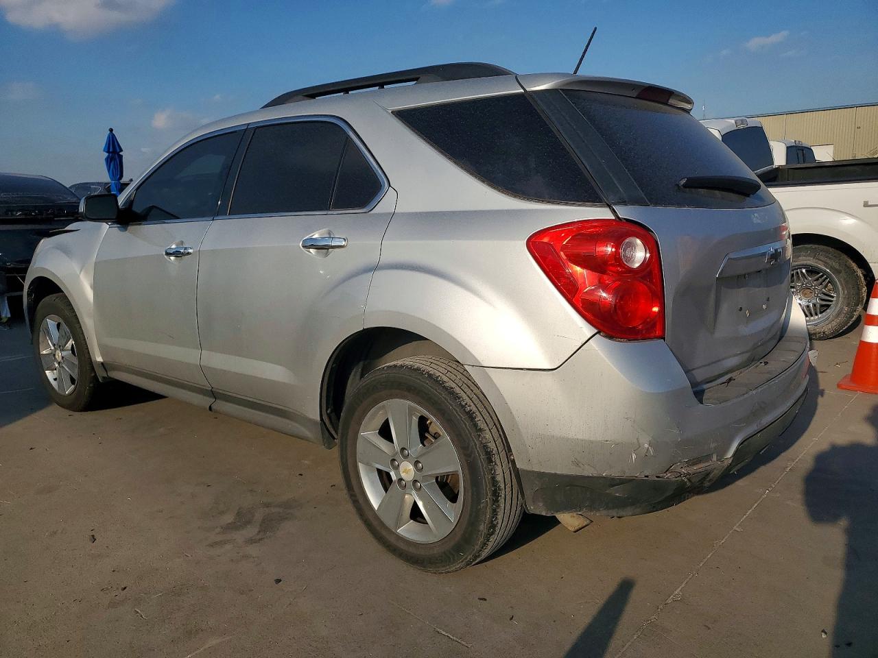 2015 CHEVROLET EQUINOX LT photo 2