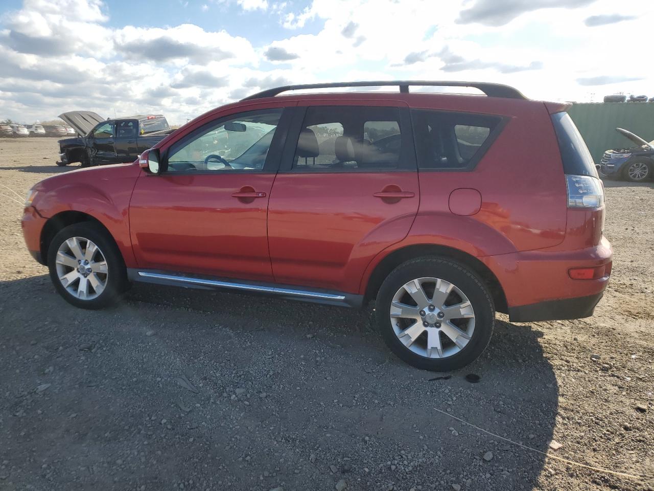 2013 MITSUBISHI OUTLANDER SE photo 2