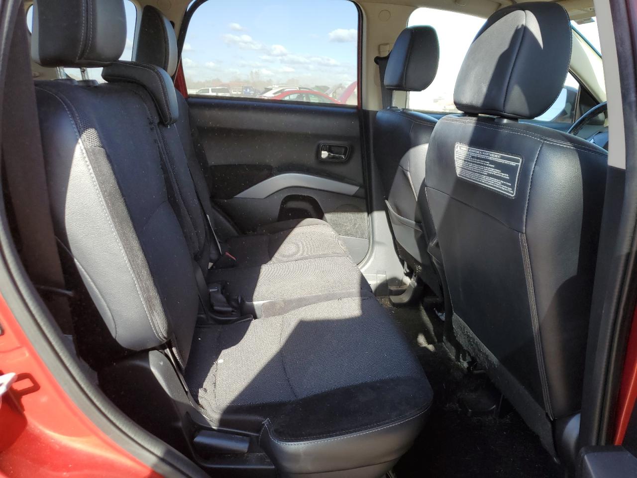 2013 MITSUBISHI OUTLANDER SE photo 10