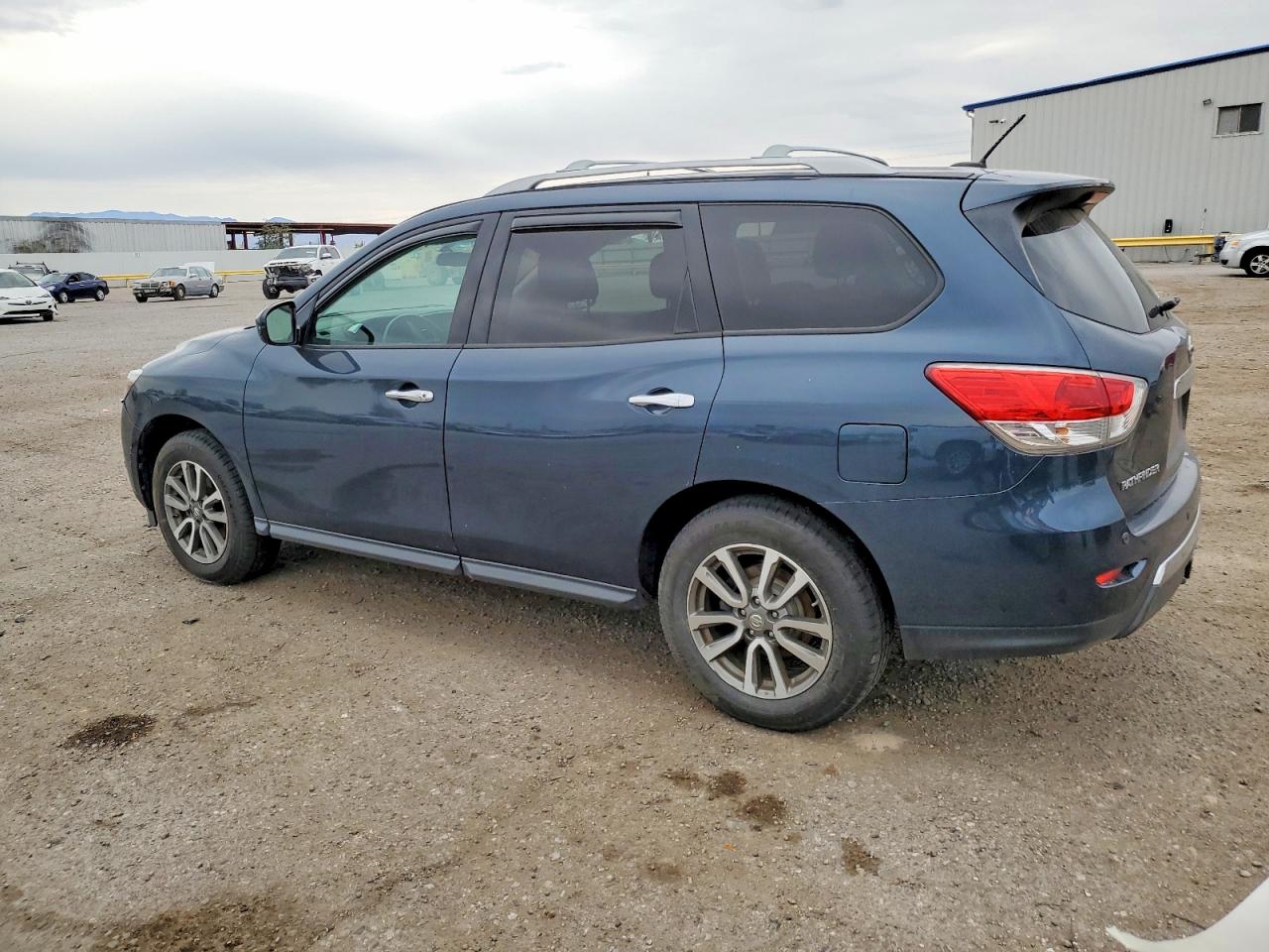 2013 NISSAN PATHFINDER S photo 2
