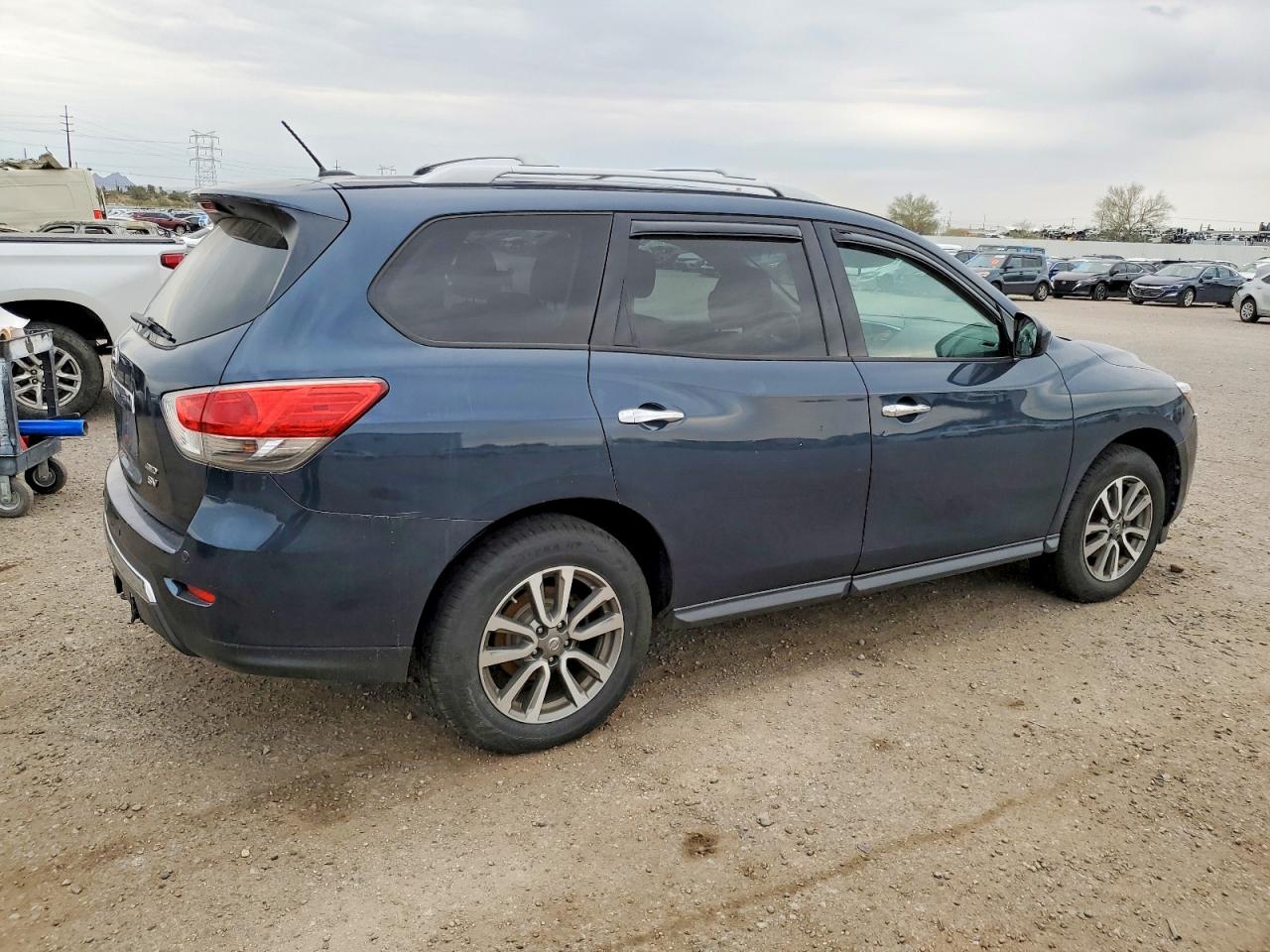 2013 NISSAN PATHFINDER S photo 3