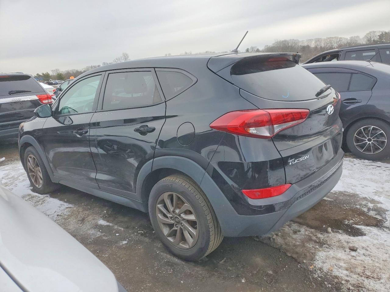 2018 HYUNDAI TUCSON SE photo 2