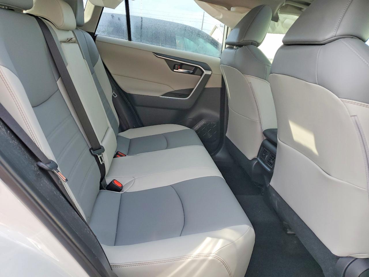 2025 TOYOTA RAV4 XLE PREMIUM photo 11
