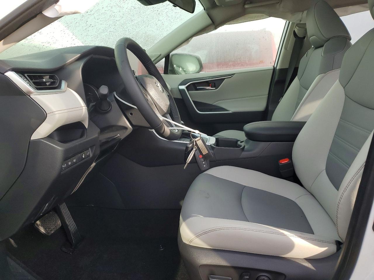 2025 TOYOTA RAV4 XLE PREMIUM photo 7